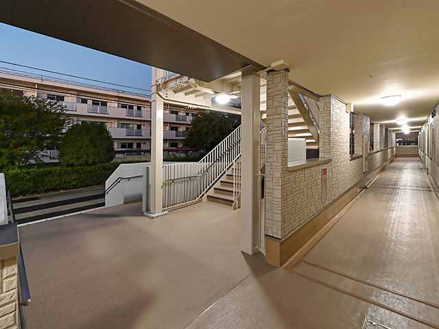 松山刑務所職員宿舎新営　直通階段2・1階 共用廊下
